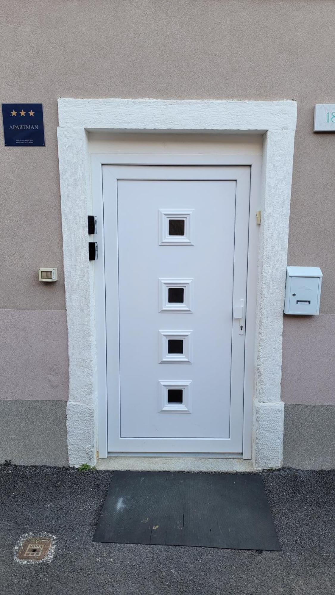 Amfiteatar Pula Apartment Bagian luar foto